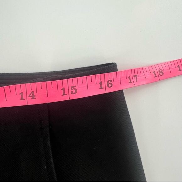 Lululemon Utilitech Relaxed Fit High Rise
Short Black Shorts Size 12 - Picture 5 of 7